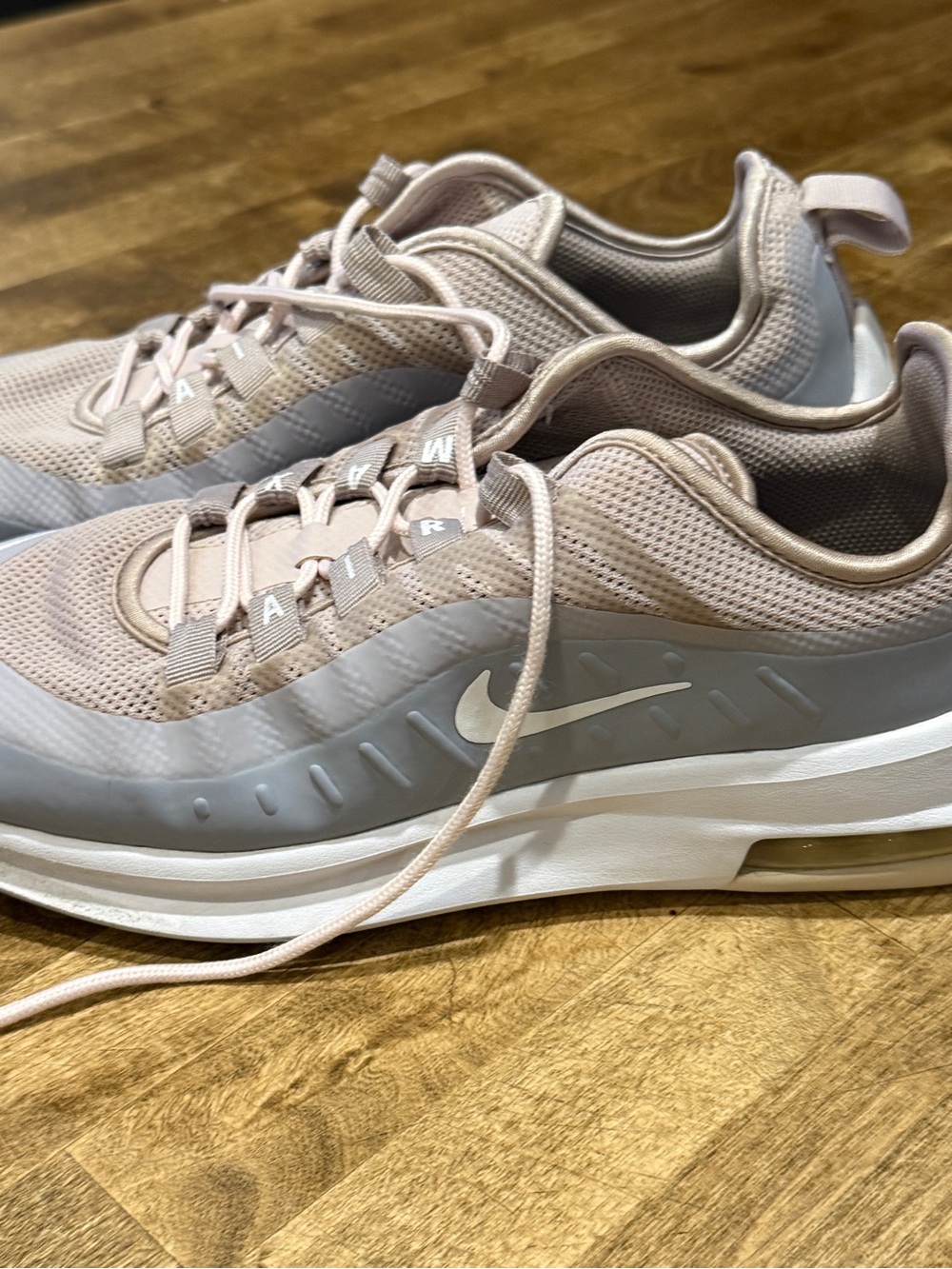 Nike Air Max Axis Sneaker women size 8